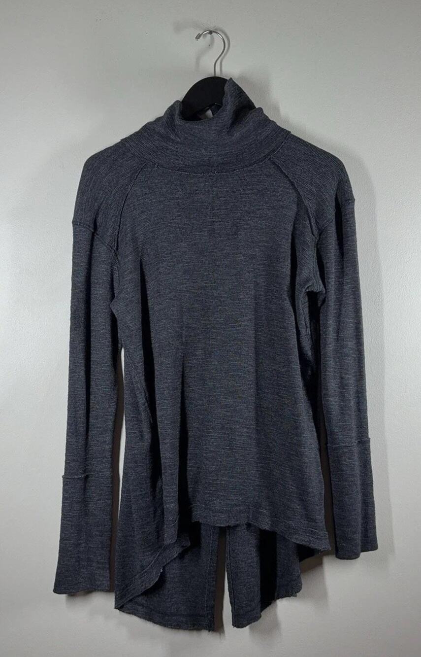 We The Free Shirt Womens M Gray Turtleneck Asym Hem Tunic Long Sleeve Knit Yoga